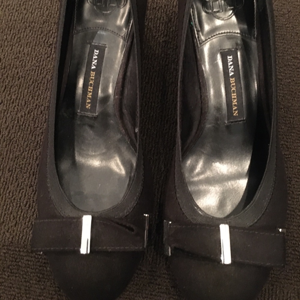 Dana Buchman kitten heel pump in black